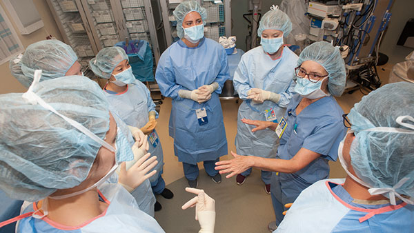 Ϲ PA Medicine students working in a surgical setting.